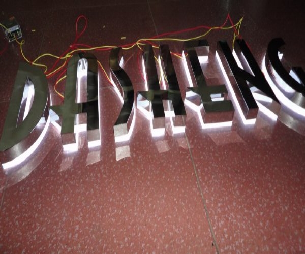 背打光發光字